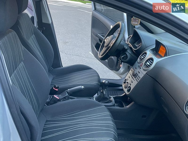 Хэтчбек Opel Corsa 2009 в Черкассах
