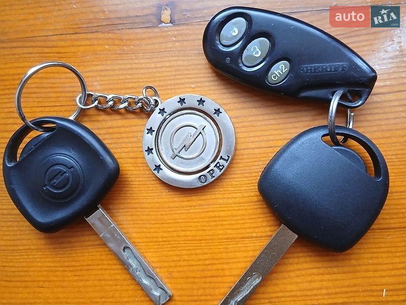 Хэтчбек Opel Corsa 2004 в Харькове