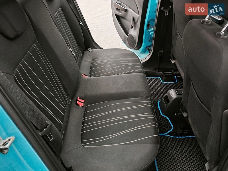 Хэтчбек Opel Corsa 2010 в Ременове