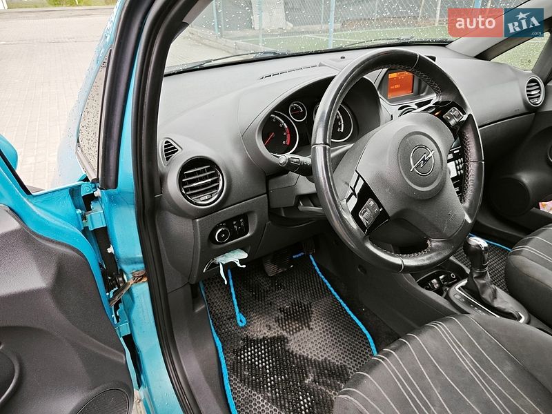 Хэтчбек Opel Corsa 2010 в Ременове