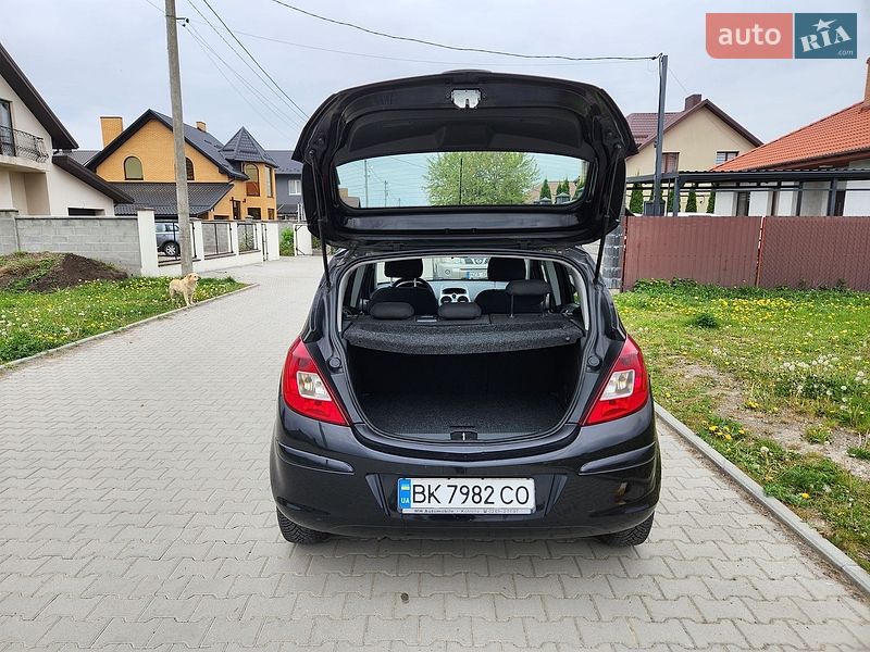 Хэтчбек Opel Corsa 2008 в Ровно