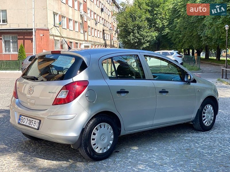 Хэтчбек Opel Corsa 2011 в Тернополе