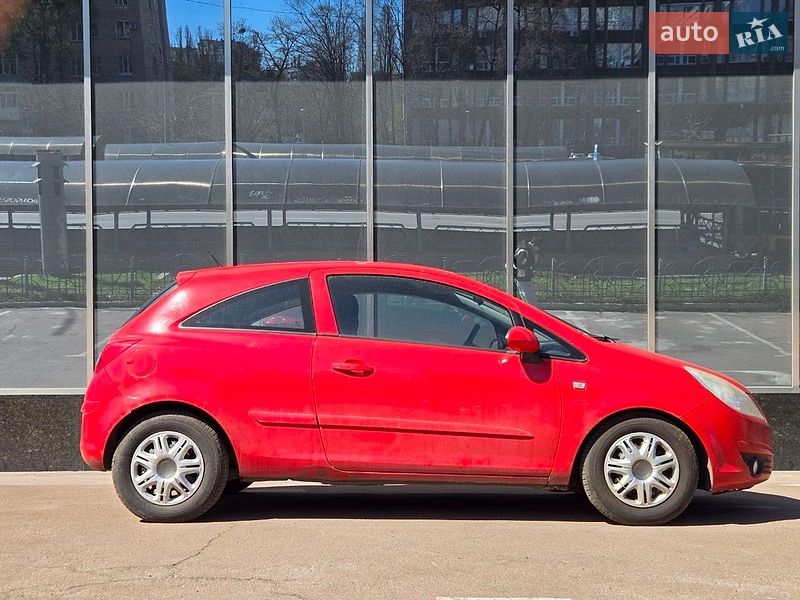 Хэтчбек Opel Corsa 2006 в Киеве