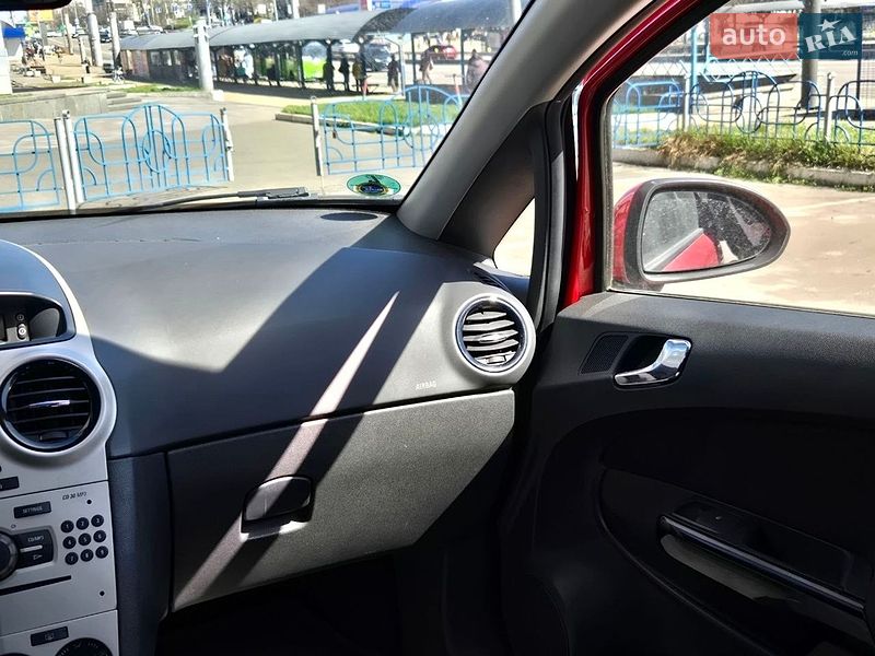 Хэтчбек Opel Corsa 2006 в Киеве