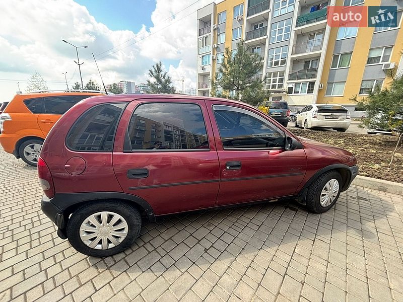 Хэтчбек Opel Corsa 1996 в Одессе