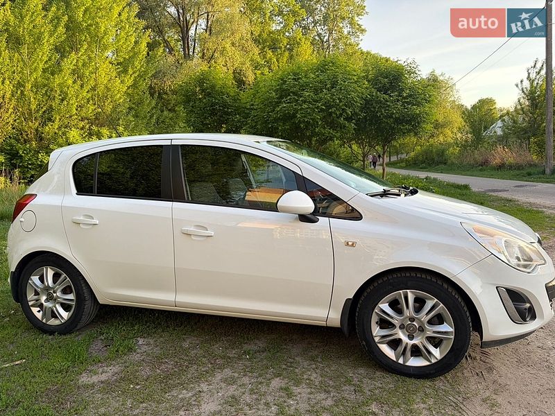 Хэтчбек Opel Corsa 2013 в Сумах