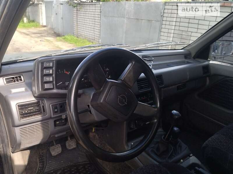 Внедорожник / Кроссовер Opel Frontera 1992 в Днепре
