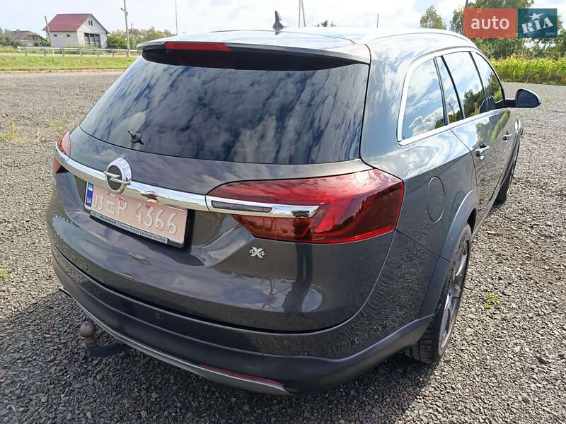 Универсал Opel Insignia Country Tourer 2015 в Голобах