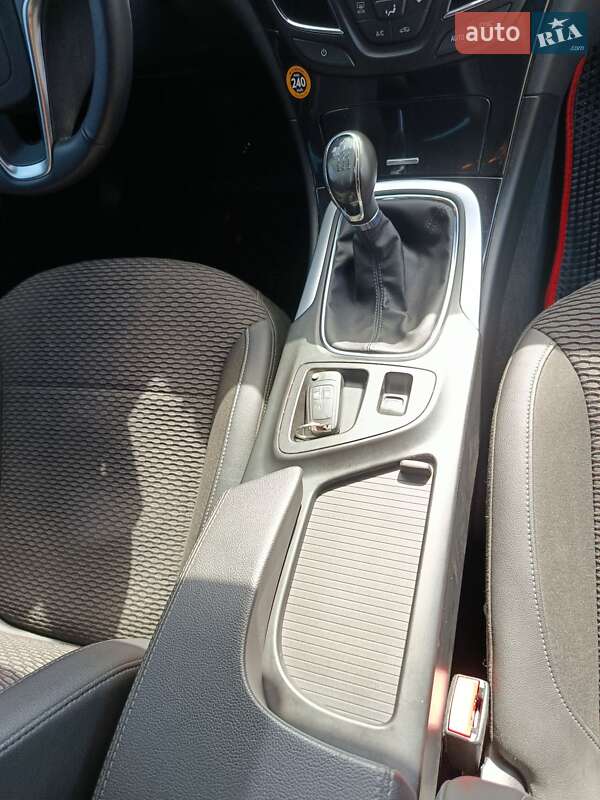 Универсал Opel Insignia Country Tourer 2015 в Голобах