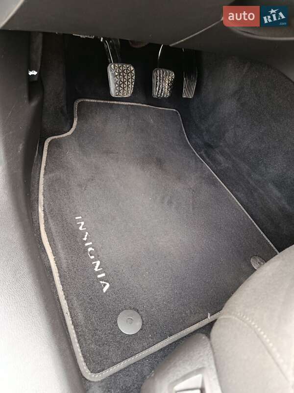 Универсал Opel Insignia Country Tourer 2015 в Голобах