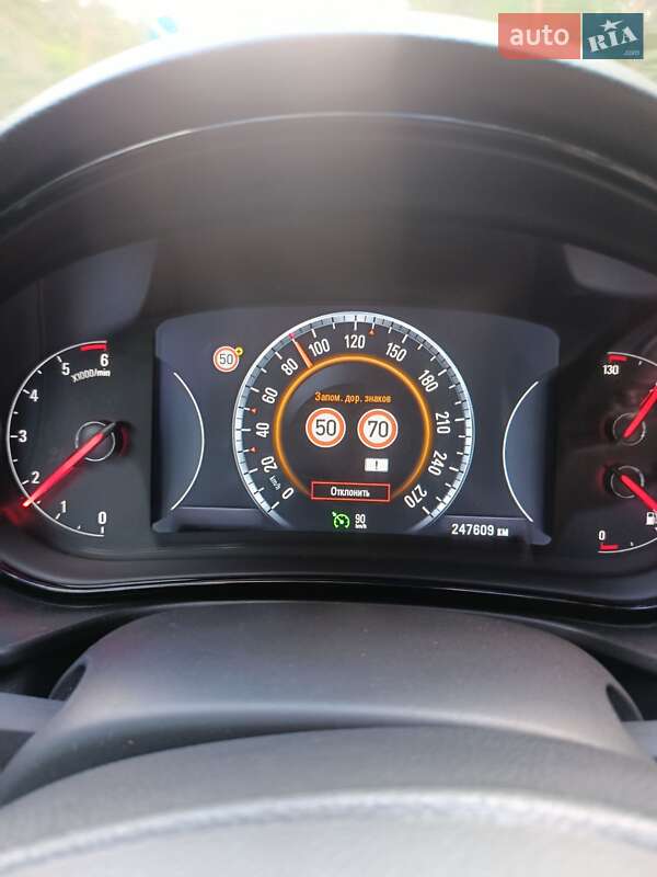 Универсал Opel Insignia Country Tourer 2015 в Голобах