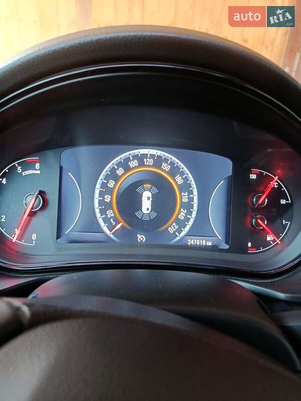 Универсал Opel Insignia Country Tourer 2015 в Голобах