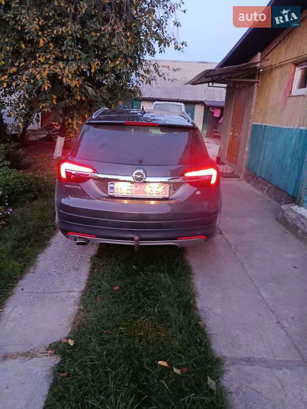 Универсал Opel Insignia Country Tourer 2015 в Голобах