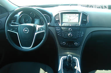 Седан Opel Insignia 2013 в Ровно