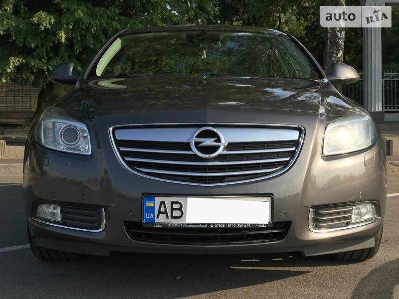 Седан Opel Insignia 2011 в Виннице