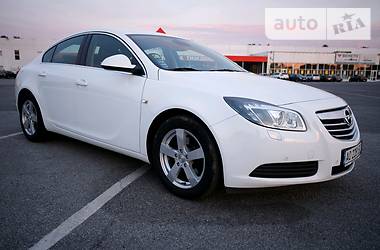 Седан Opel Insignia 2011 в Ужгороде