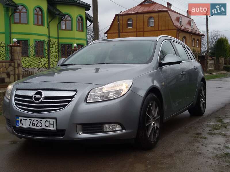 Универсал Opel Insignia 2010 в Калуше