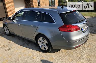 Универсал Opel Insignia 2012 в Новояворовске