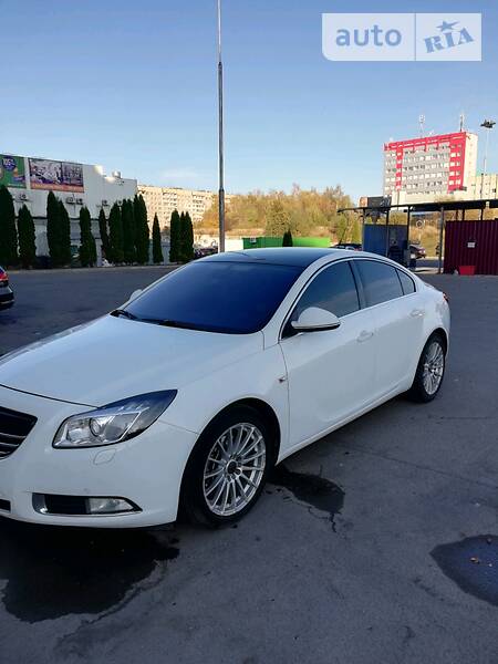 Седан Opel Insignia 2010 в 