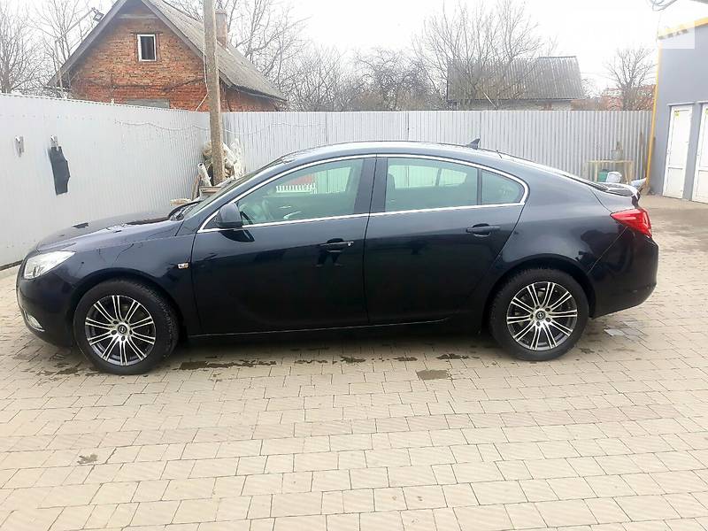 Хетчбек Opel Insignia 2012 в 