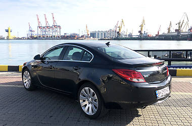 Седан Opel Insignia 2010 в 