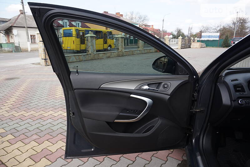 Універсал Opel Insignia 2013 в Самборі