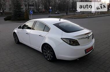 Седан Opel Insignia 2010 в 