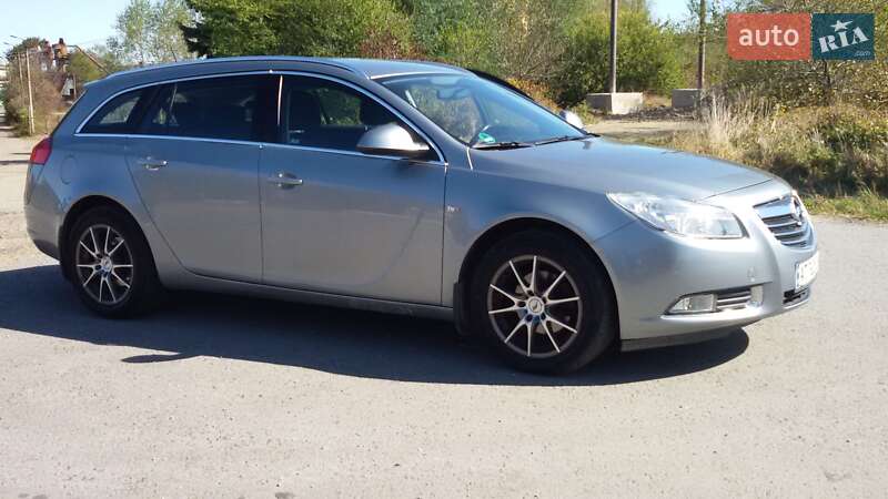 Универсал Opel Insignia 2010 в Калуше