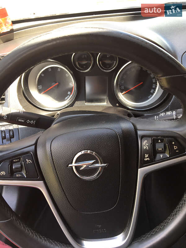 Универсал Opel Insignia 2013 в Бучаче