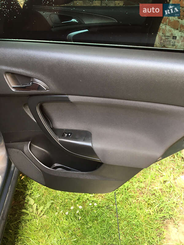 Универсал Opel Insignia 2013 в Бучаче