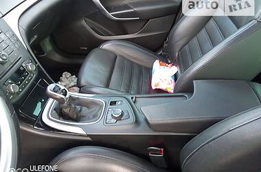 Универсал Opel Insignia 2012 в 