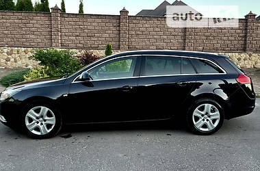 Универсал Opel Insignia 2009 в 