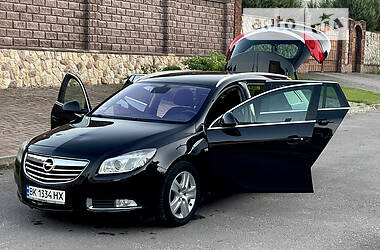 Универсал Opel Insignia 2009 в 