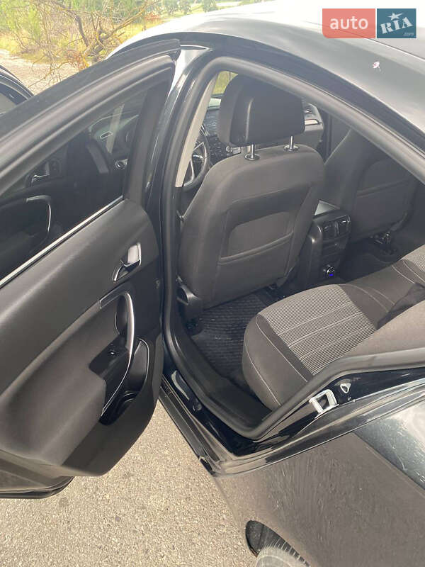 Седан Opel Insignia 2011 в Львові