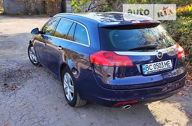 Универсал Opel Insignia 2010 в 