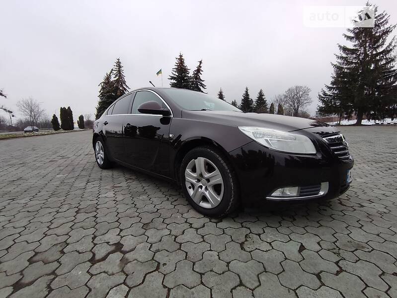 Седан Opel Insignia 2012 в Дубні