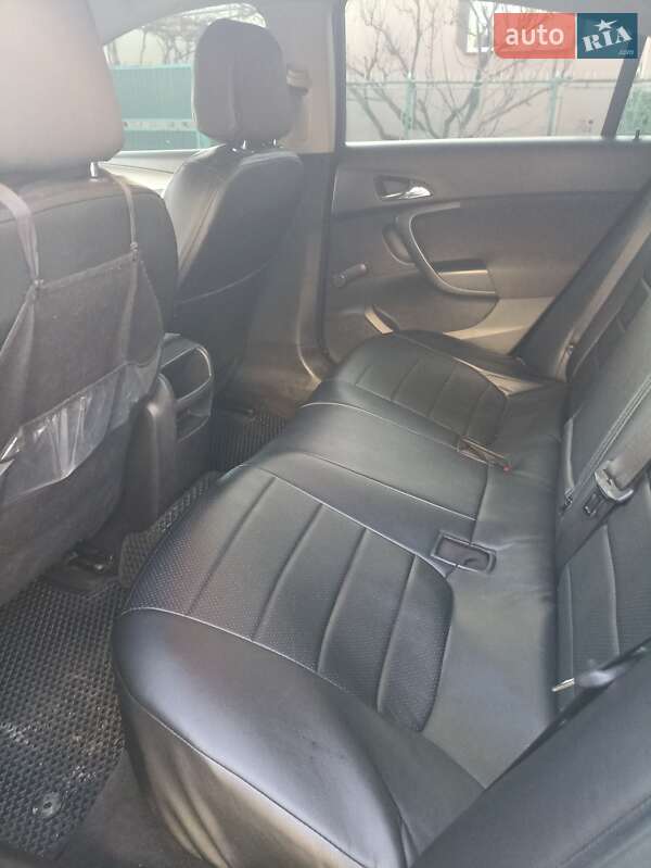 Седан Opel Insignia 2011 в Ужгороде