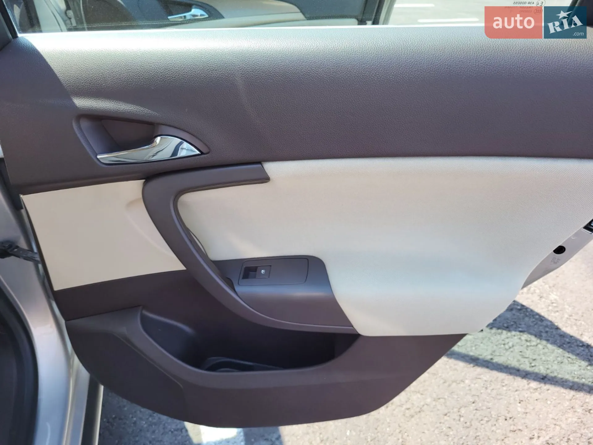 2010 Opel Insignia - мініатюра 11