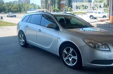 Универсал Opel Insignia 2010 в Вишневом