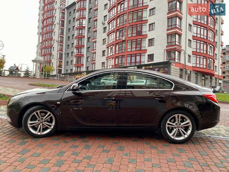 Ліфтбек Opel Insignia 2010 в Івано-Франківську