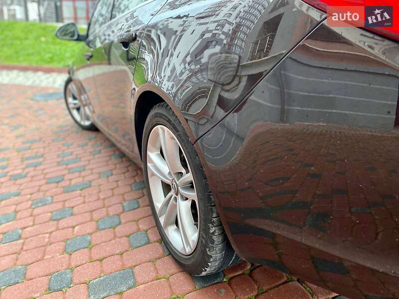 Ліфтбек Opel Insignia 2010 в Івано-Франківську