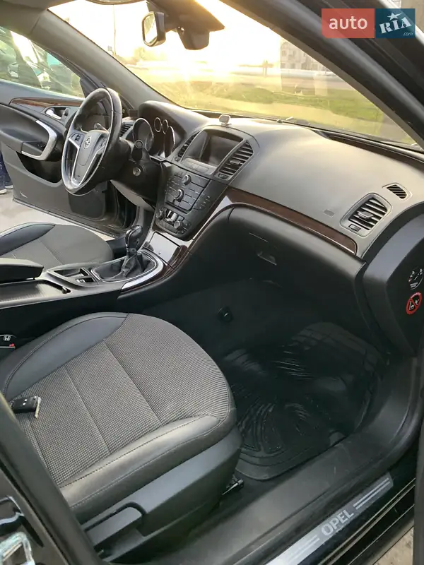 Лифтбек Opel Insignia 2011 в 