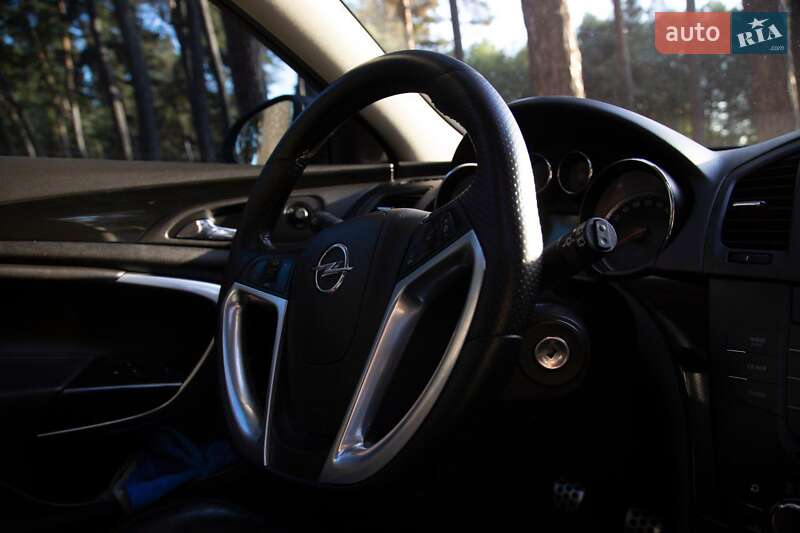 Універсал Opel Insignia 2010 в Охтирці