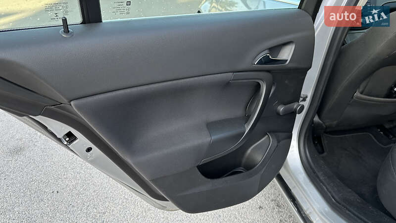 Універсал Opel Insignia 2009 в Дніпрі