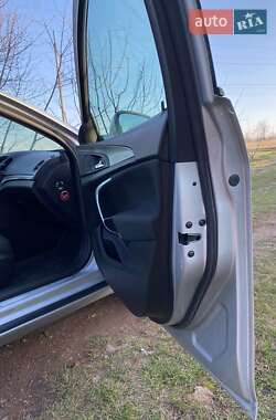 Универсал Opel Insignia 2012 в 