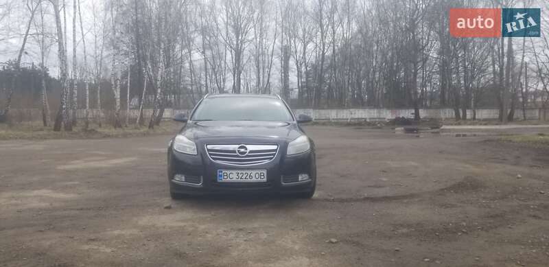 Универсал Opel Insignia 2011 в Новояворовске