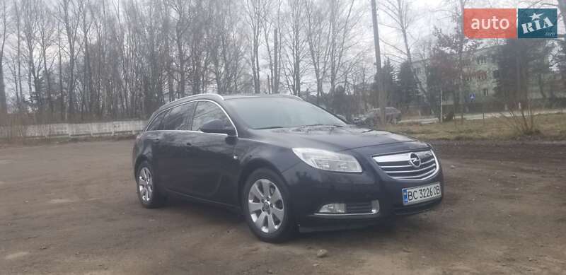 Универсал Opel Insignia 2011 в Новояворовске