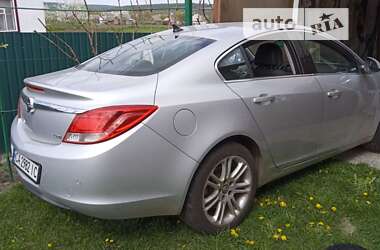 Седан Opel Insignia 2009 в Смілі