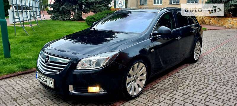 Универсал Opel Insignia 2010 в 