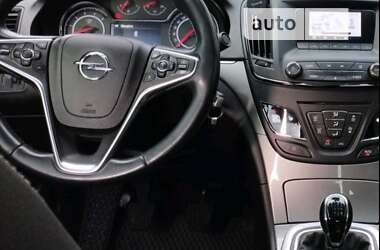 Седан Opel Insignia 2013 в Южному